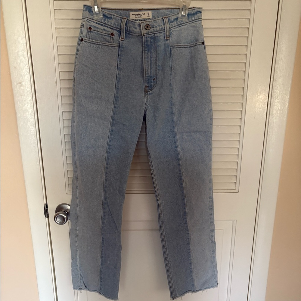 Abercrombie 90s straight Ultra high rise 26s